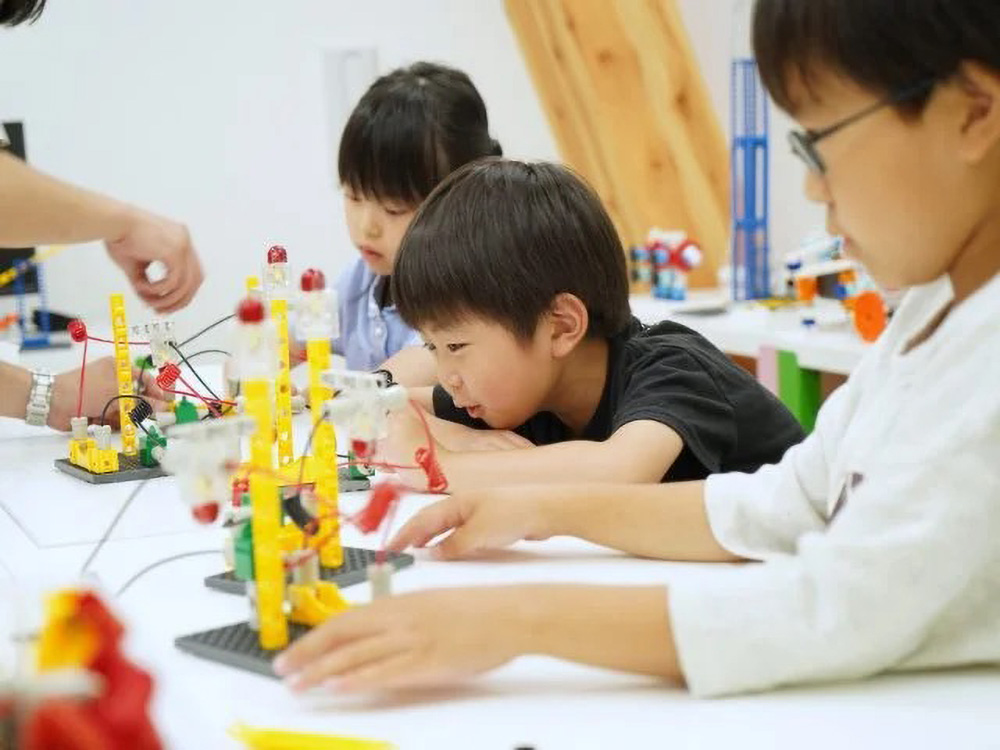 キッズプログラミング教室「ステモン」講師
